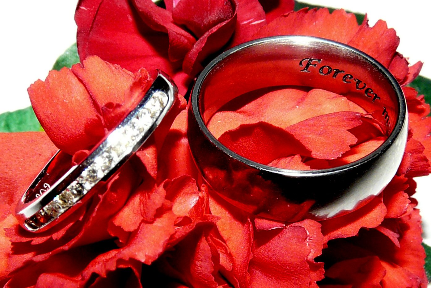 Wedding photography Vancouver - Wedding rings detail